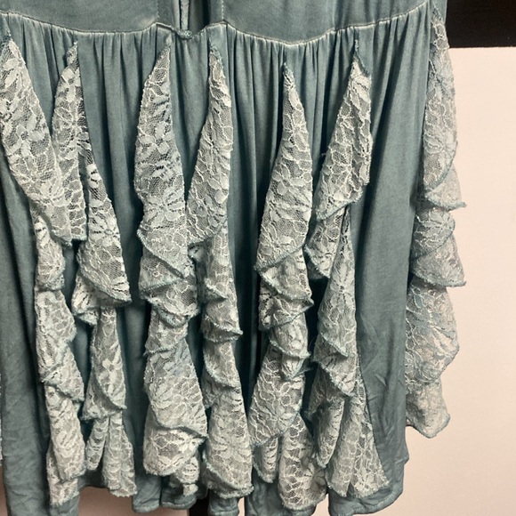 Pol ruffle keyhole tank size medium - Picture 3 of 7